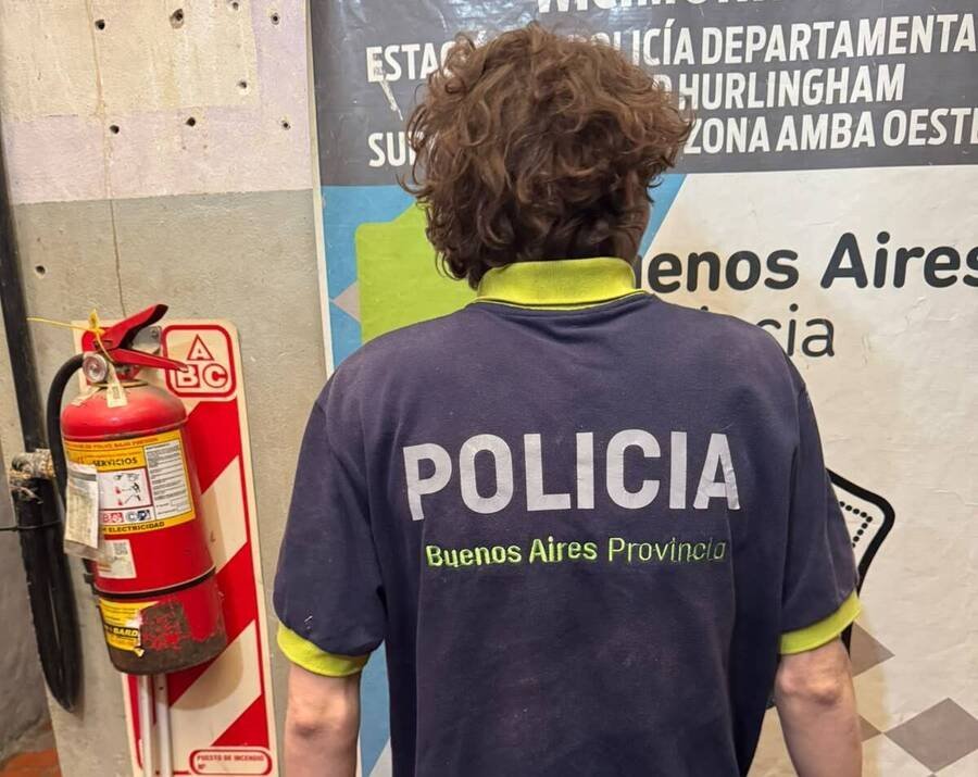 Detienen a un hombre que se hizo pasar por policía e intentó robar en una vivienda de Hurlingham